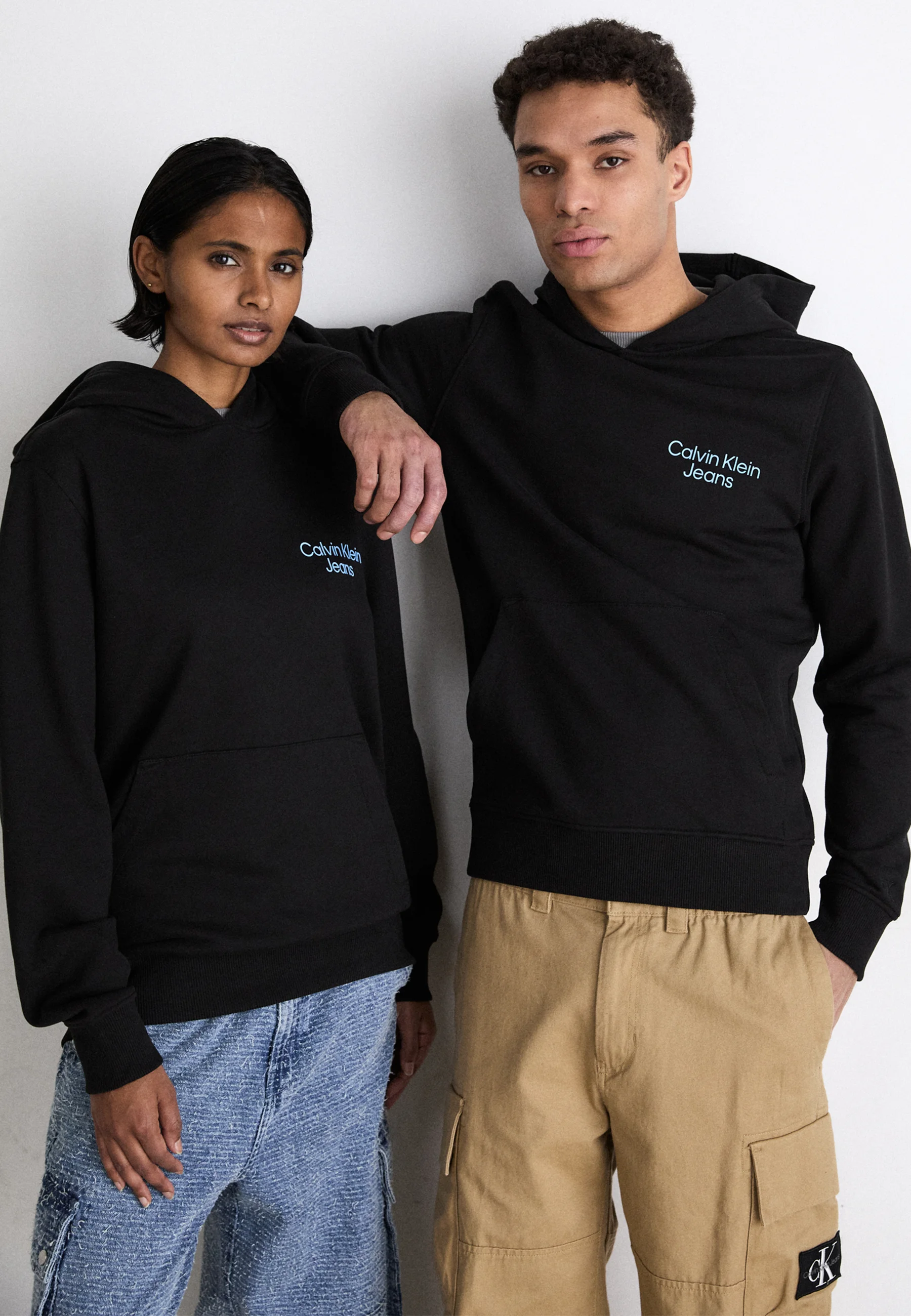 Sudadera con capucha unisex con monograma meta 3D de Calvin Klein Jeans