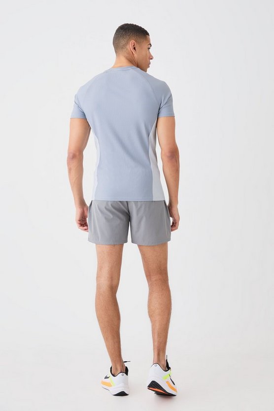 Man Active Muscle Fit Colorblock T-Shirt