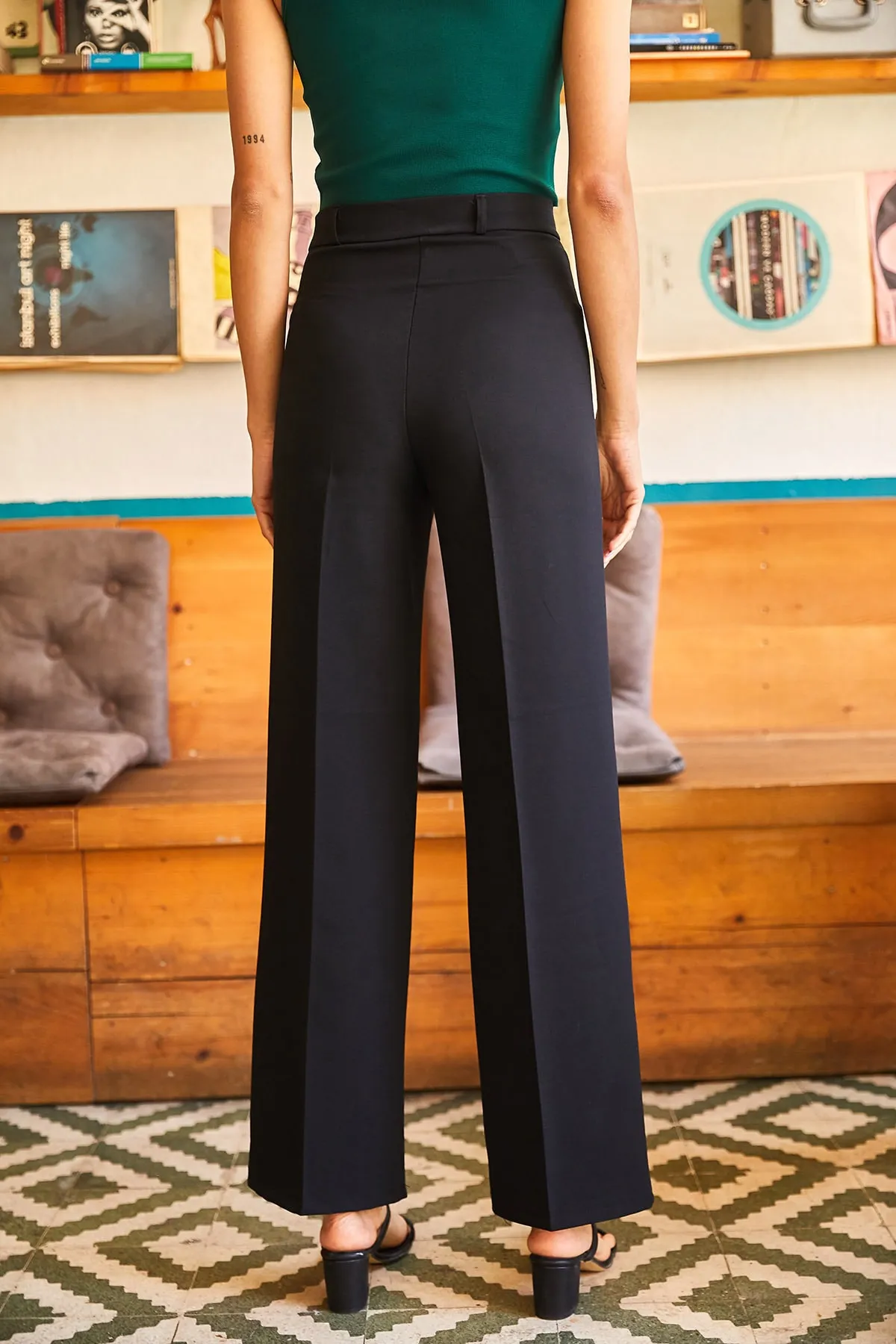 Olalook  Damen-Hose aus Atlasgewebe mit schwarzen Nähten und detaillierten Details, PNT-19000166