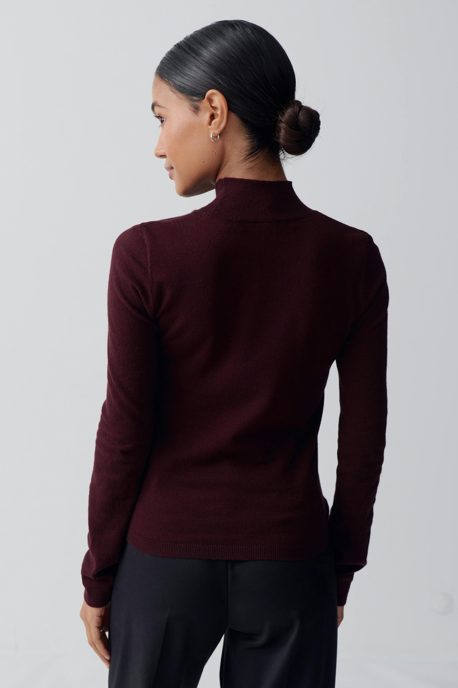 Knitted long sleeve top