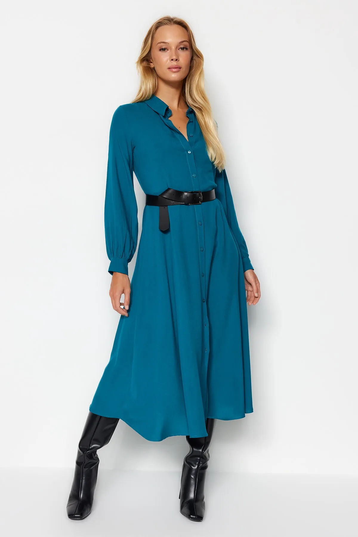Trendyol Collection  Gewebtes Kleid aus Ölgewebe TWOAW21EL1428
