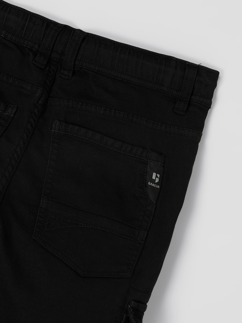 Cargohose mit elastischem Bund in schwarz