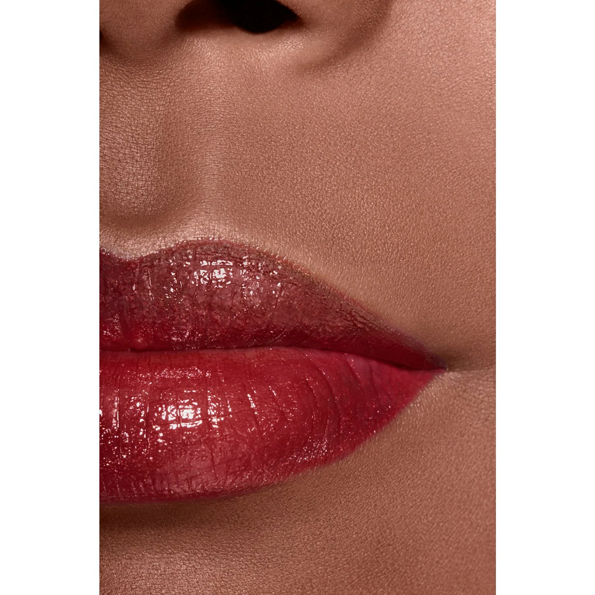 ROUGE COCO BAUME - Bálsamo hidratante com cor, intensidade sob medida, para lábios mais bonitos dia após dia.