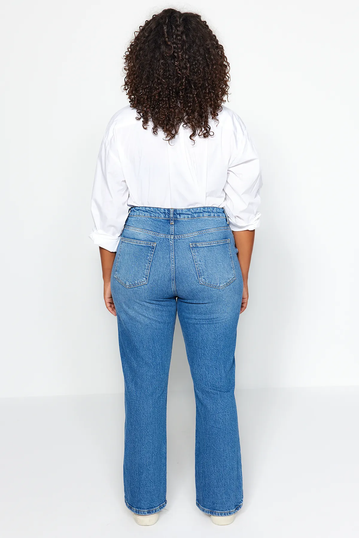 Trendyol Curve  Dunkelblaue Straight-Fit-Jeans TBBAW24CJ00045
