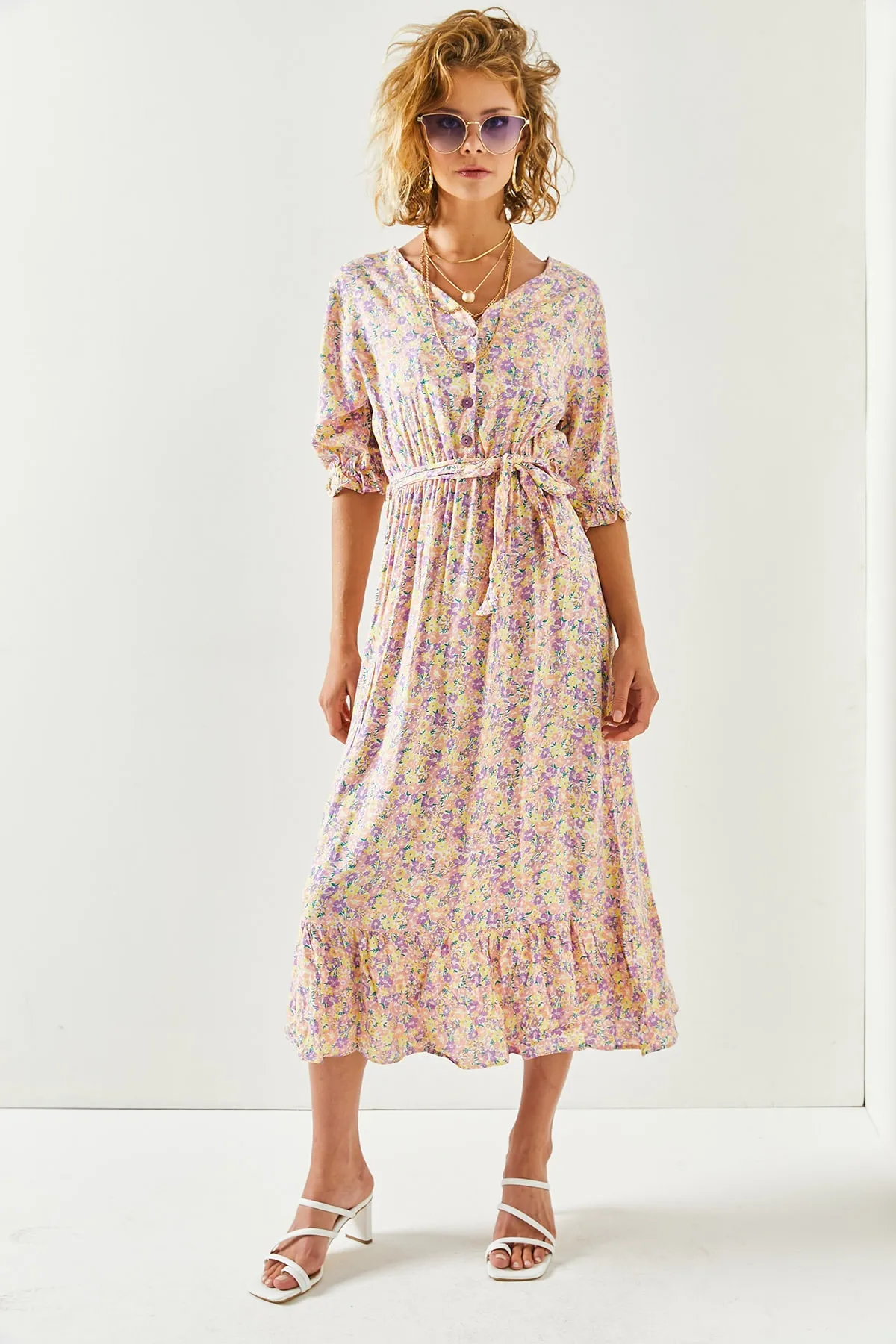 Olalook  Gelb-lila Damenkleid aus gewebter Viskose mit Knöpfen und Gürtelärmeln ELB-19001524