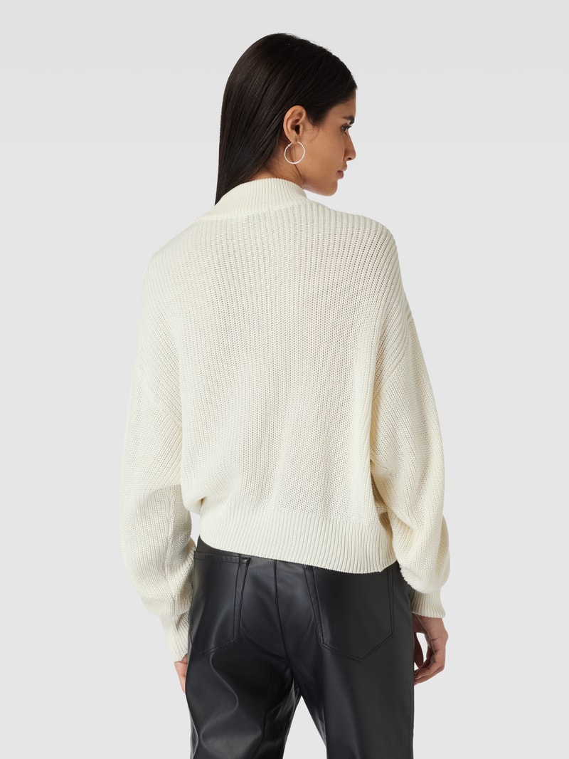 Strickpullover mit Stehkragen in offwhite