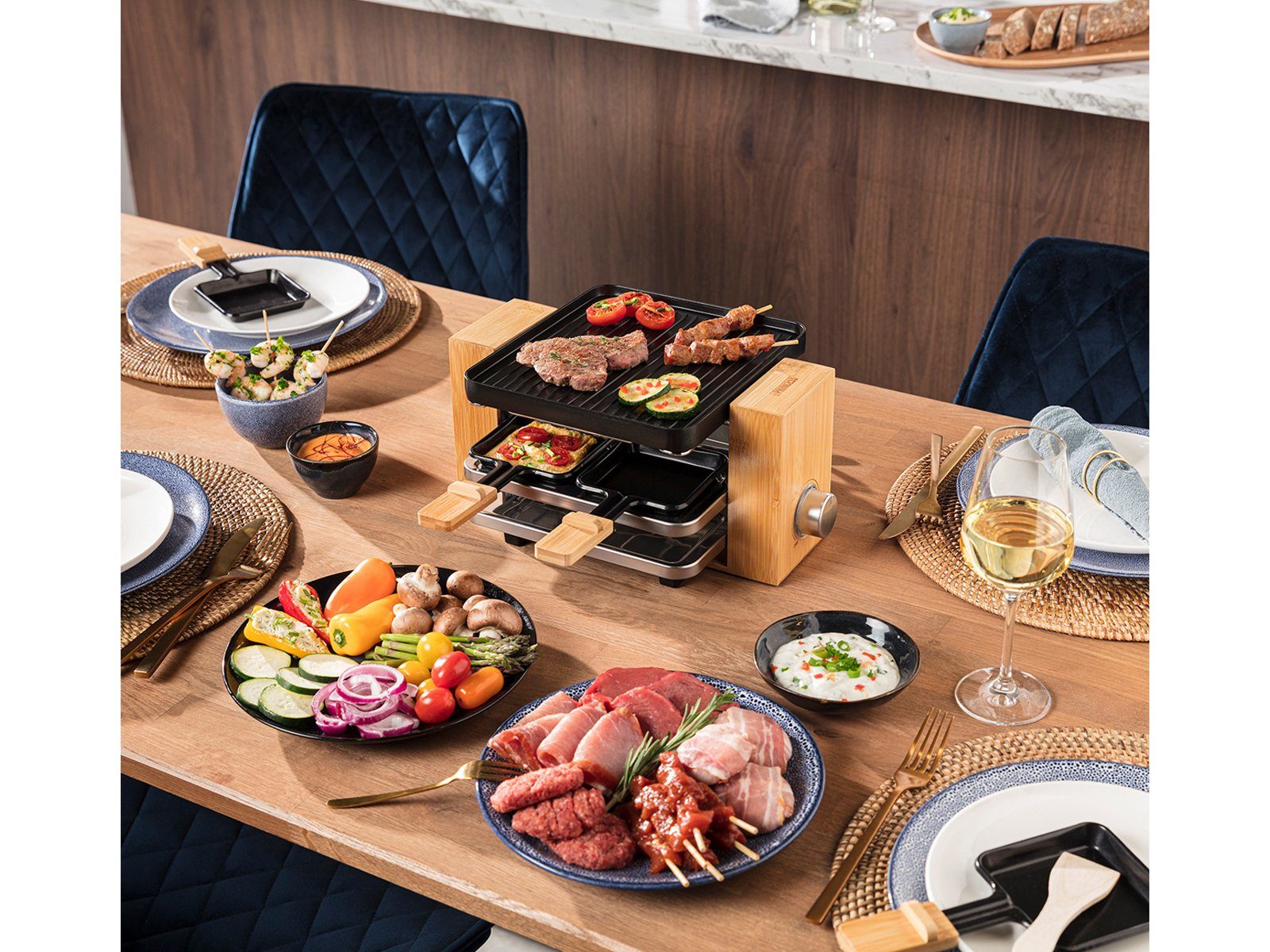 PRINCESS Raclette, 800 W, Kleiner Bambus Design Tischgrill für 2-4 Personen, Pfännchen Parkdeck