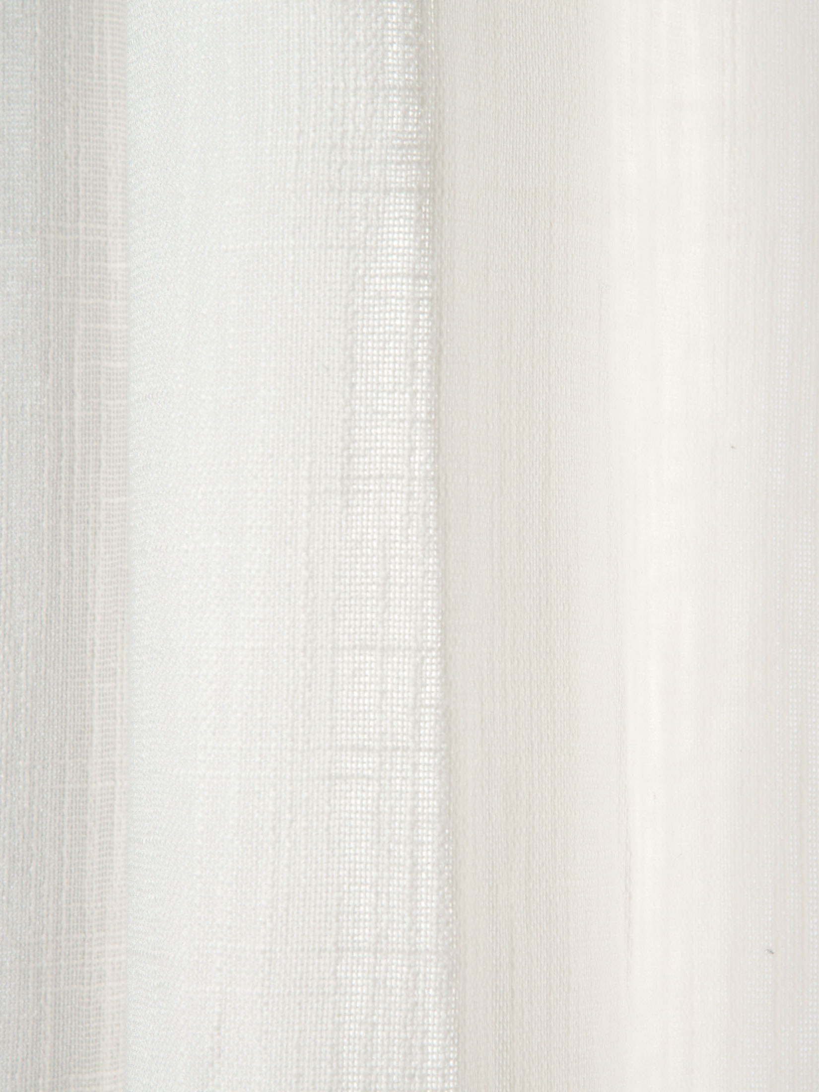 Liara Ösenschal, Offwhite