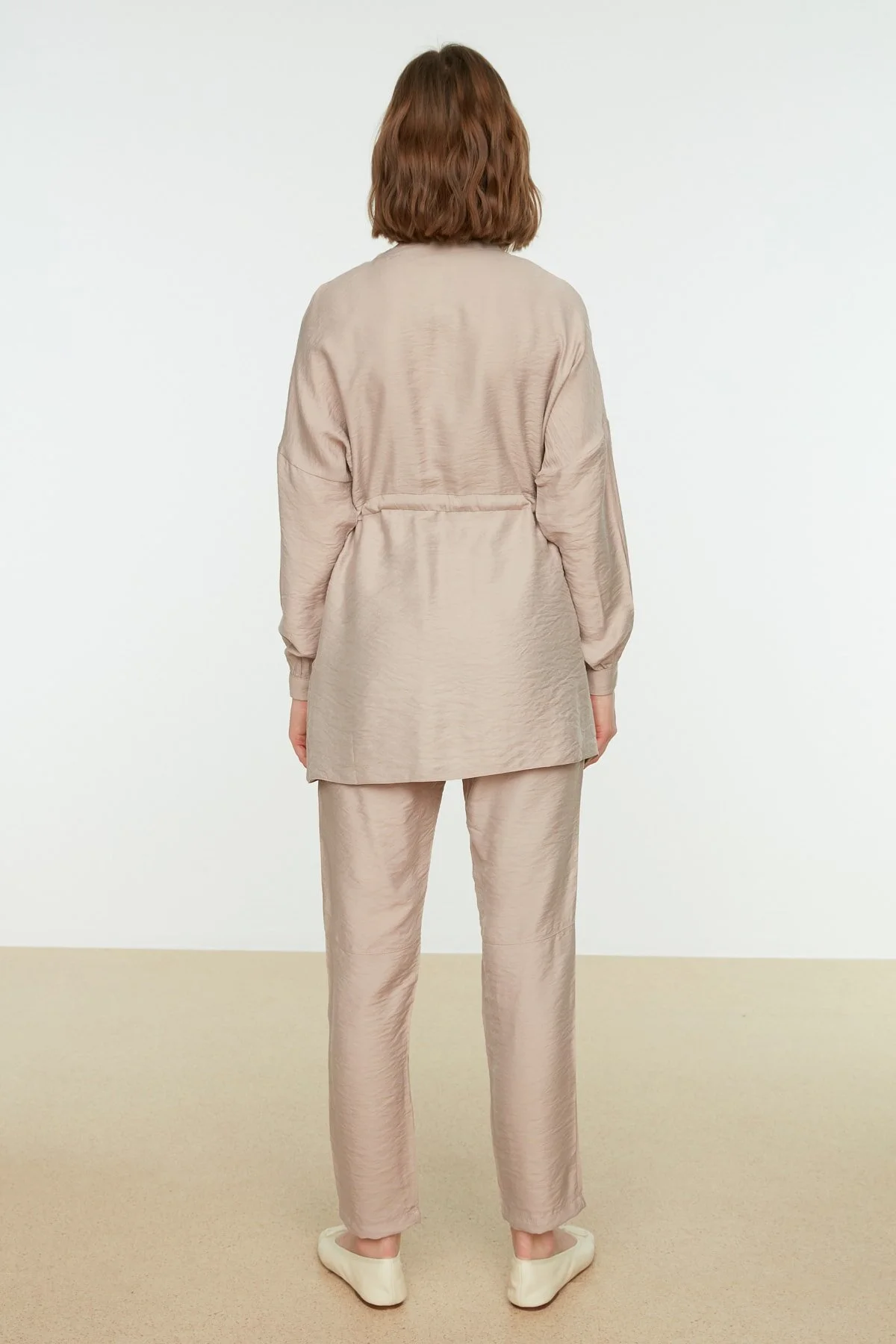 Trendyol Modest  Beiger gewebter Hemd-Hosen-Anzug mit Taillenschnürung TCTSS21AU0237