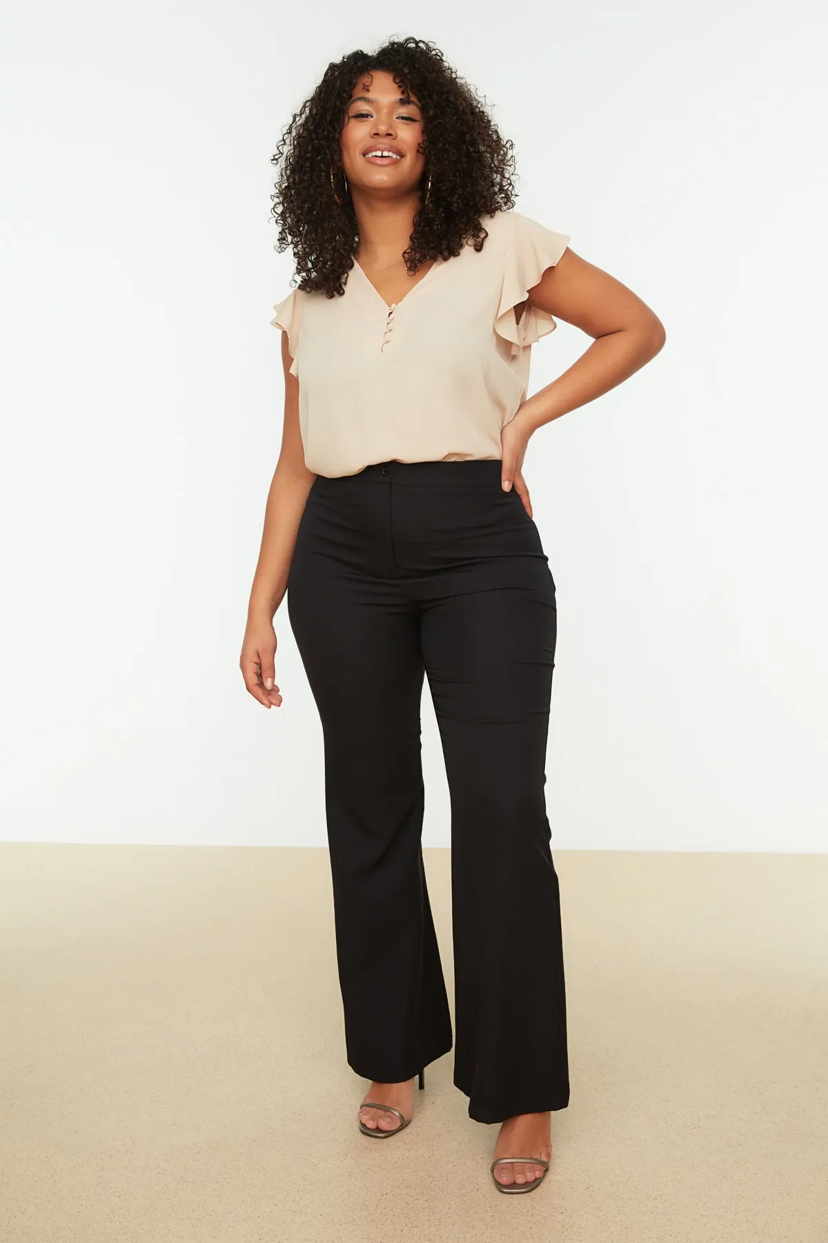 Trendyol Curve  Schwarze Hose mit weitem Bein