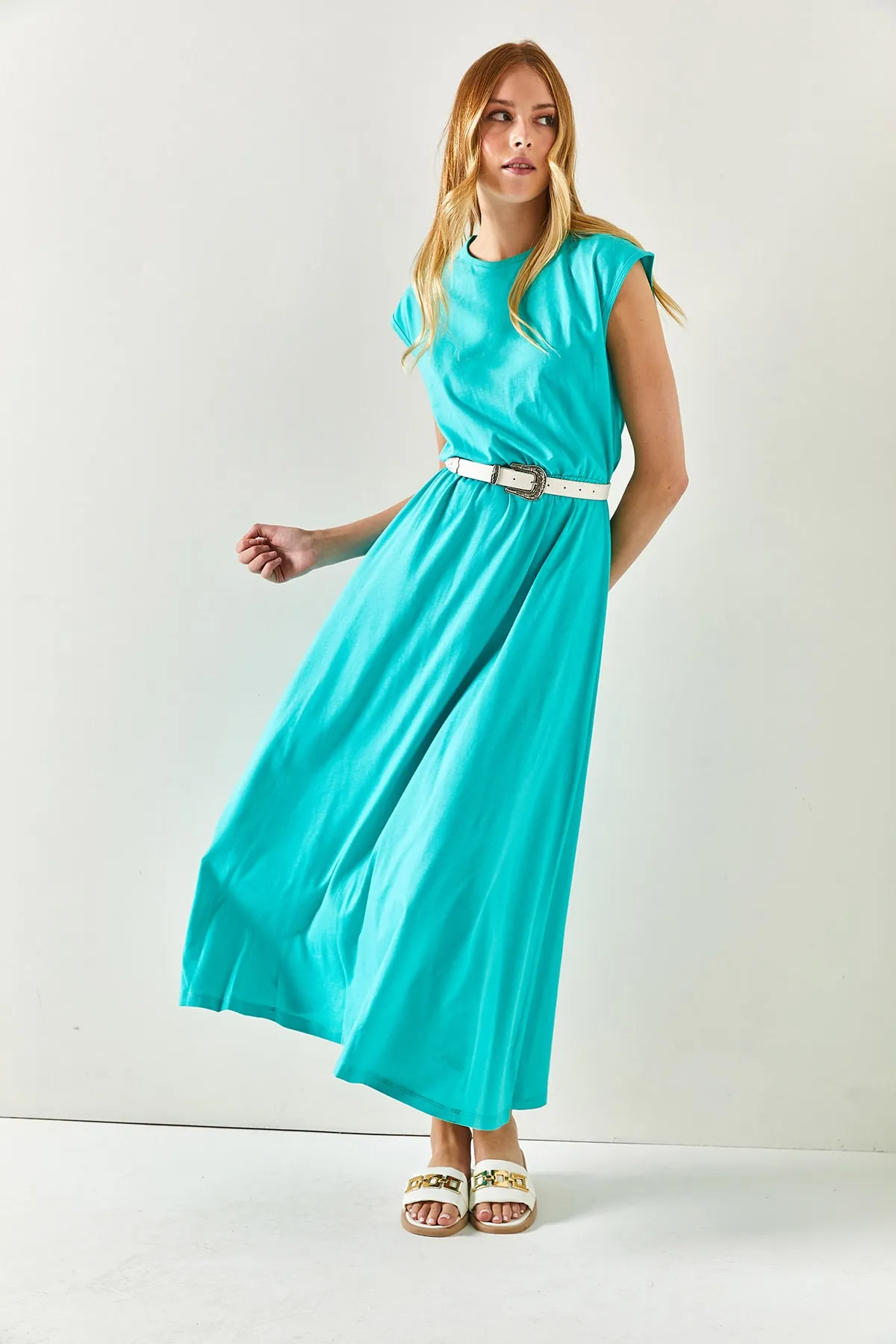 Olalook  Grünes Damenkleid aus gekämmter Baumwolle mit elastischem Bund und Fledermausärmeln ELB-19001509