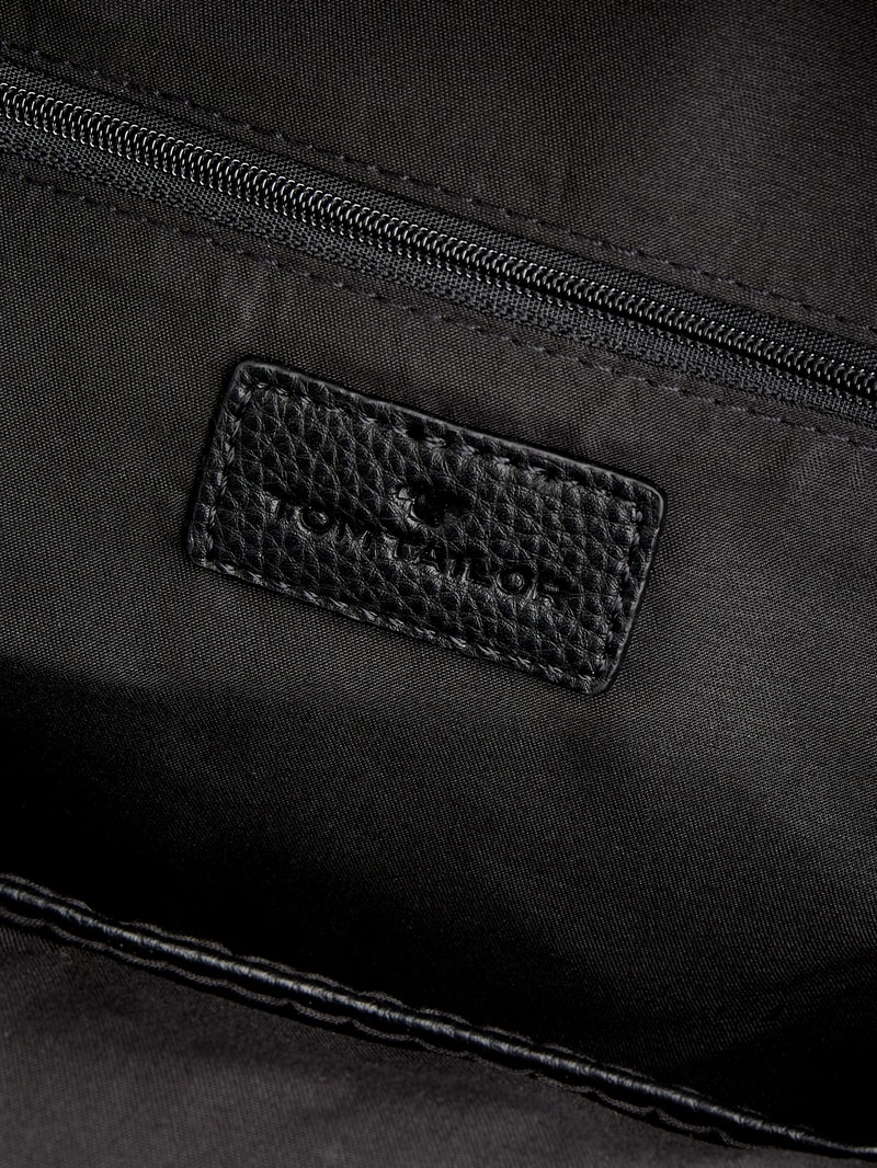 Rucksack in Leder-Optik in schwarz