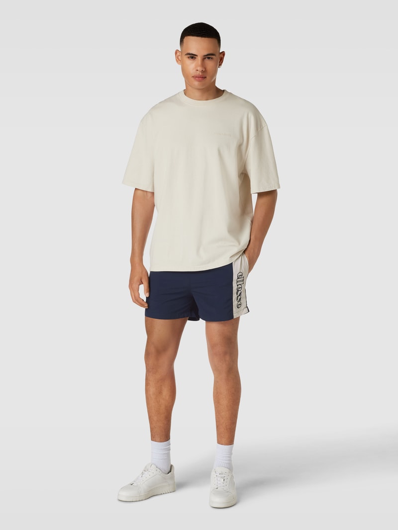 Shorts mit seitlichen Eingrifftaschen in marineblau