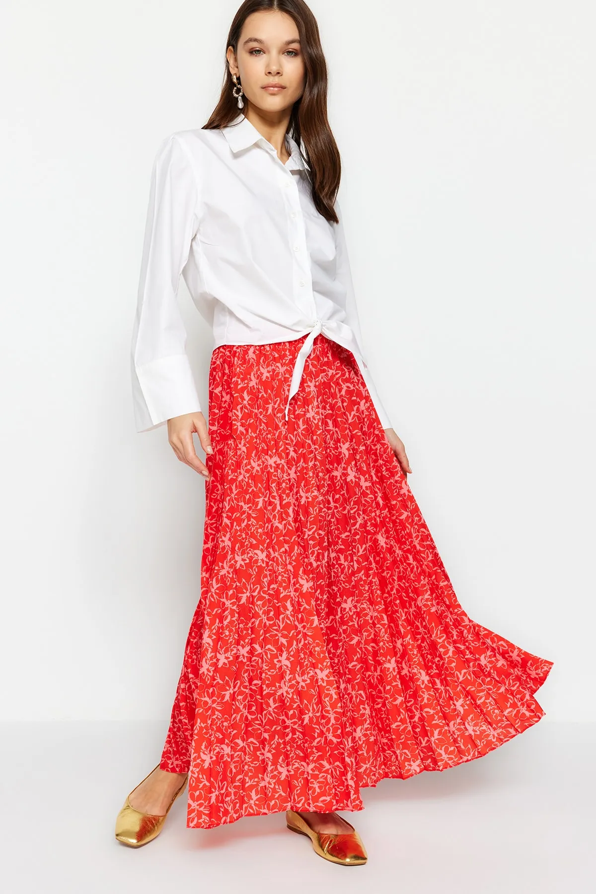 Trendyol Modest  Roter gewebter Plisseerock mit Blumenmuster und elastischer Taille TCTSS23EE00018