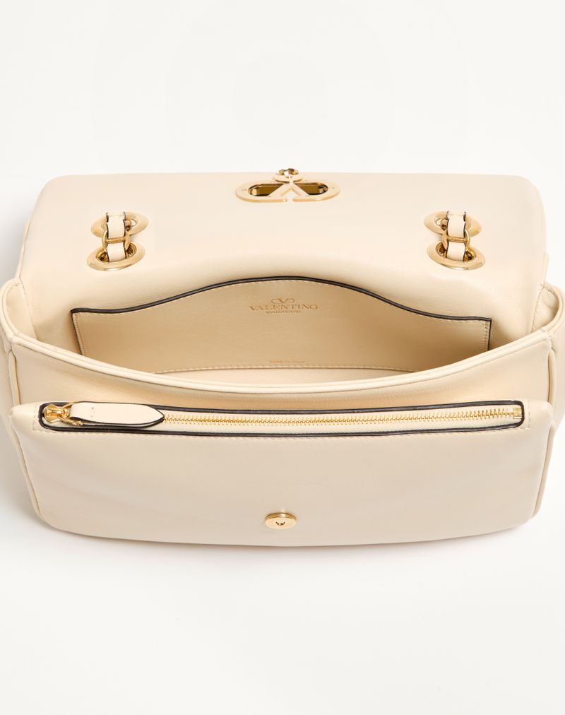 Bolsa Valentino Garavani Djuna com corrente média em couro napa