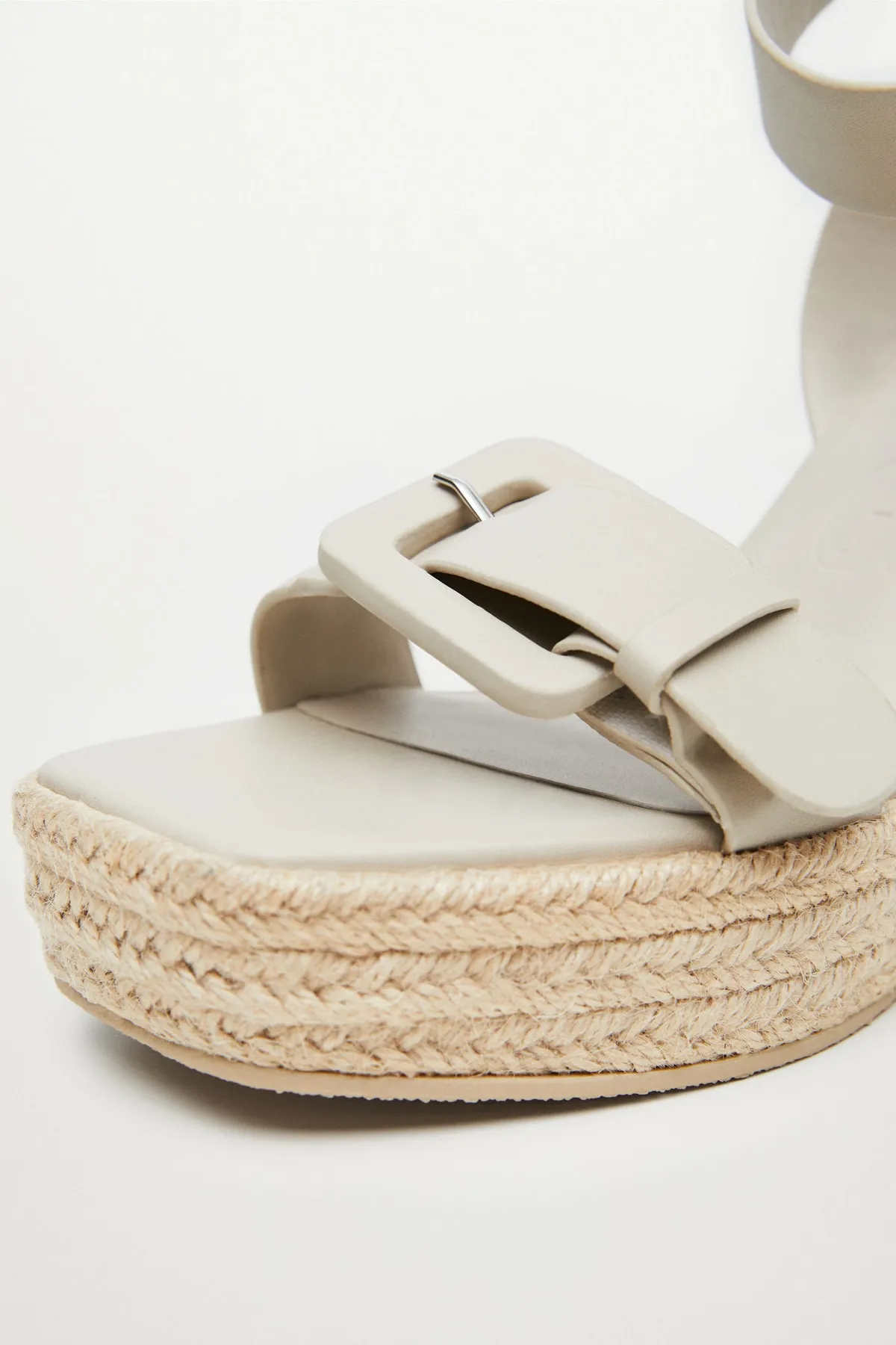 MANGO Woman  Damen Sandalen in Eisfarbe
