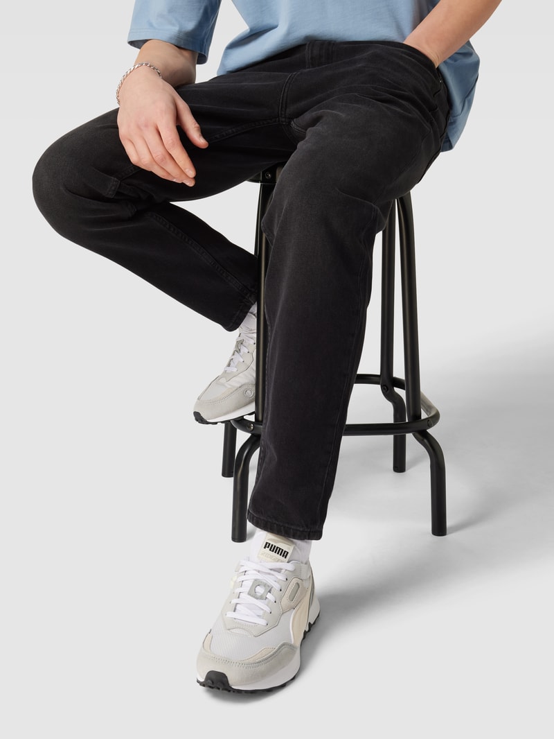 Regular Fit Jeans mit Label-Details in black