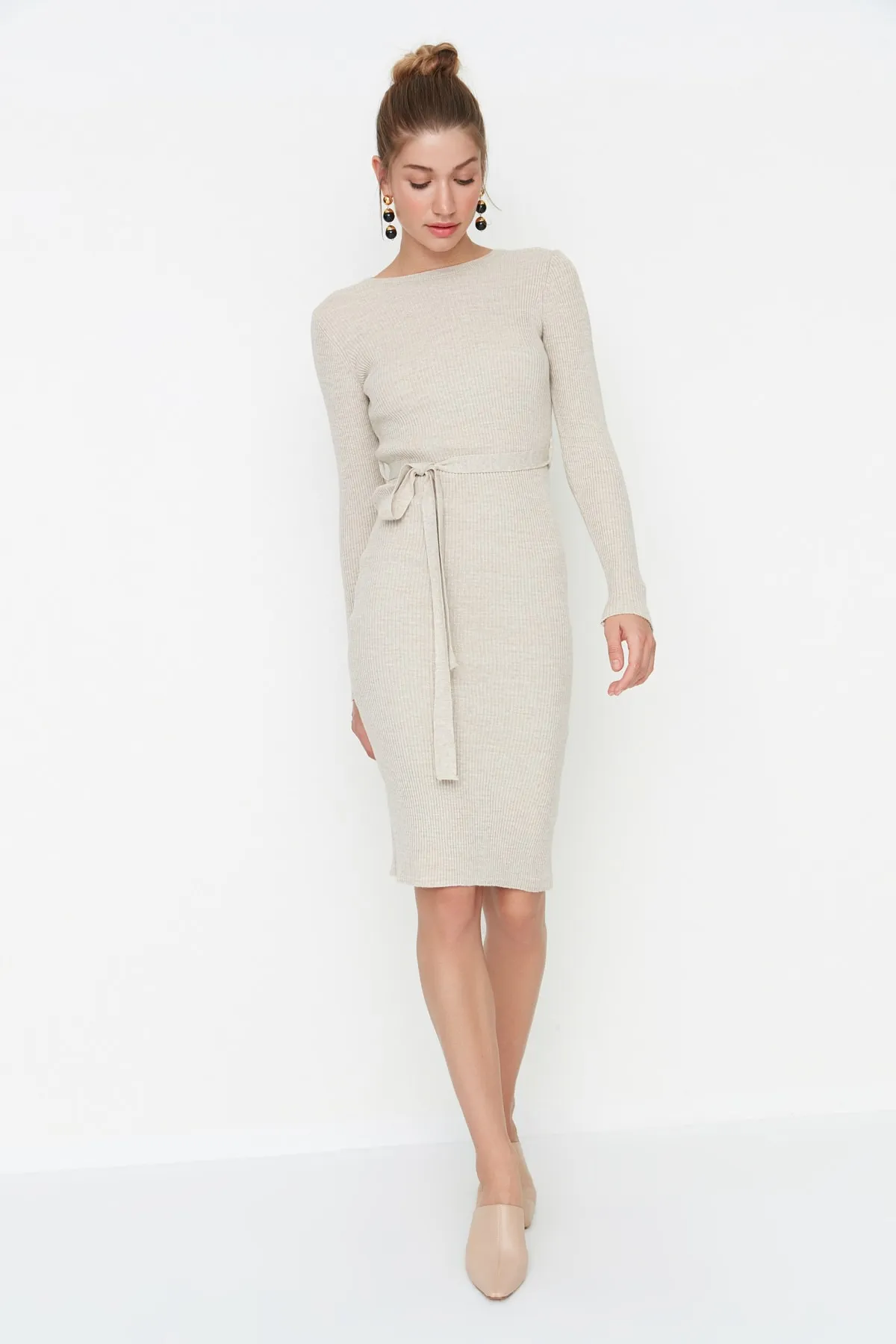 Trendyol Collection  Stone Stone Tailliertes Midi-Strickkleid mit Gürtel TWOAW22EL0009 Kleid TWOAW22EL0009