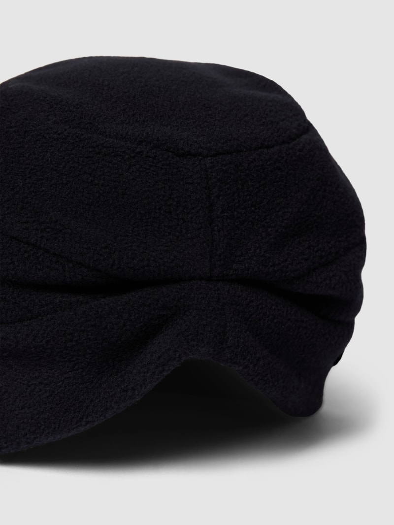 Mütze mit Applikation in schwarz
