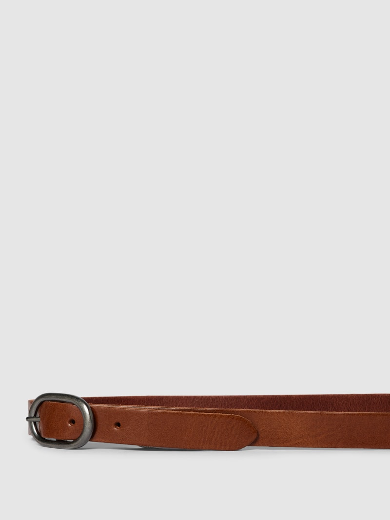 Ledergürtel mit Dornschließe in metallic in cognac