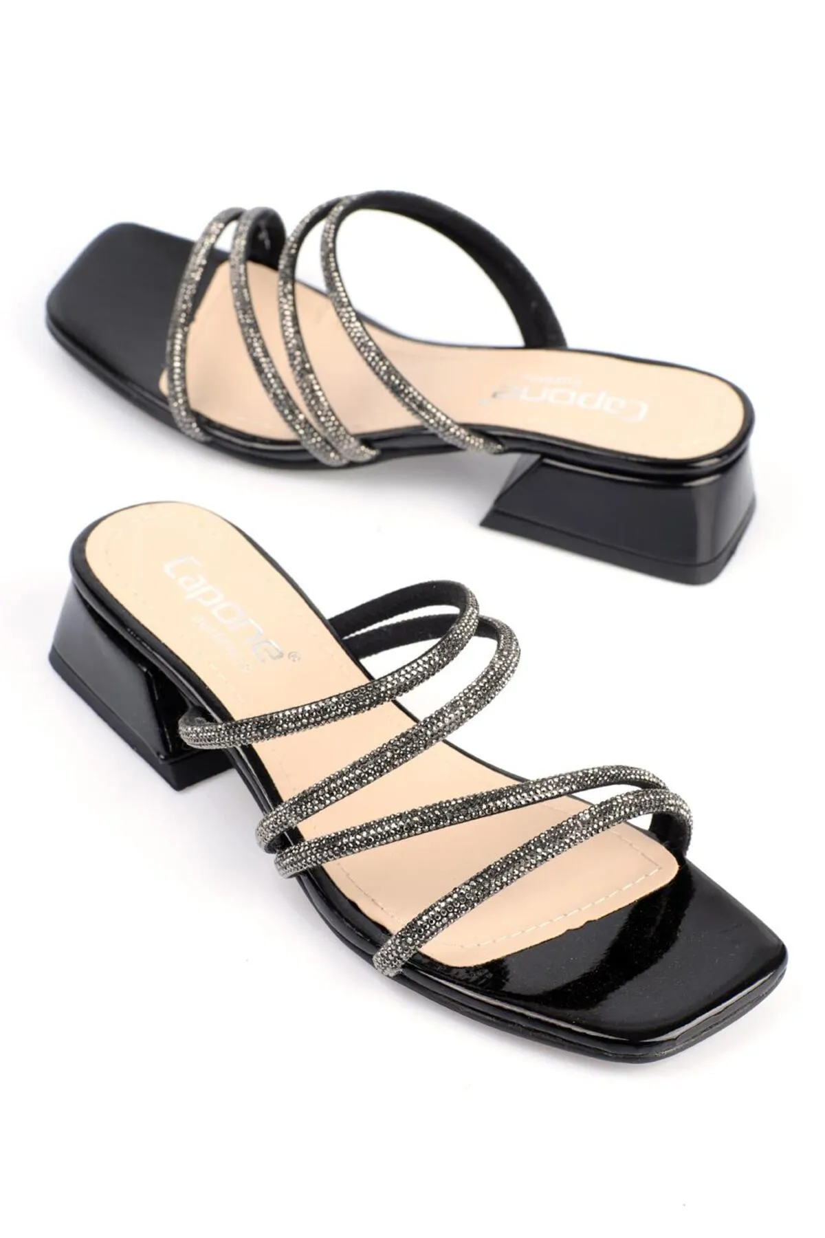 Capone Outfitters  Capone Blunt Toe Stony Banded Damen-Hausschuhe aus schwarzem Lackleder mit kurzem Absatz