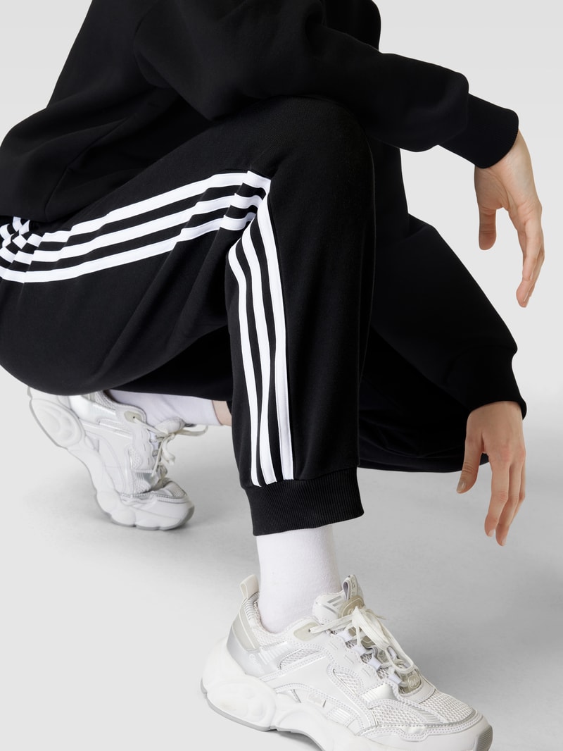 Sweatpants mit Logo-Streifen in schwarz