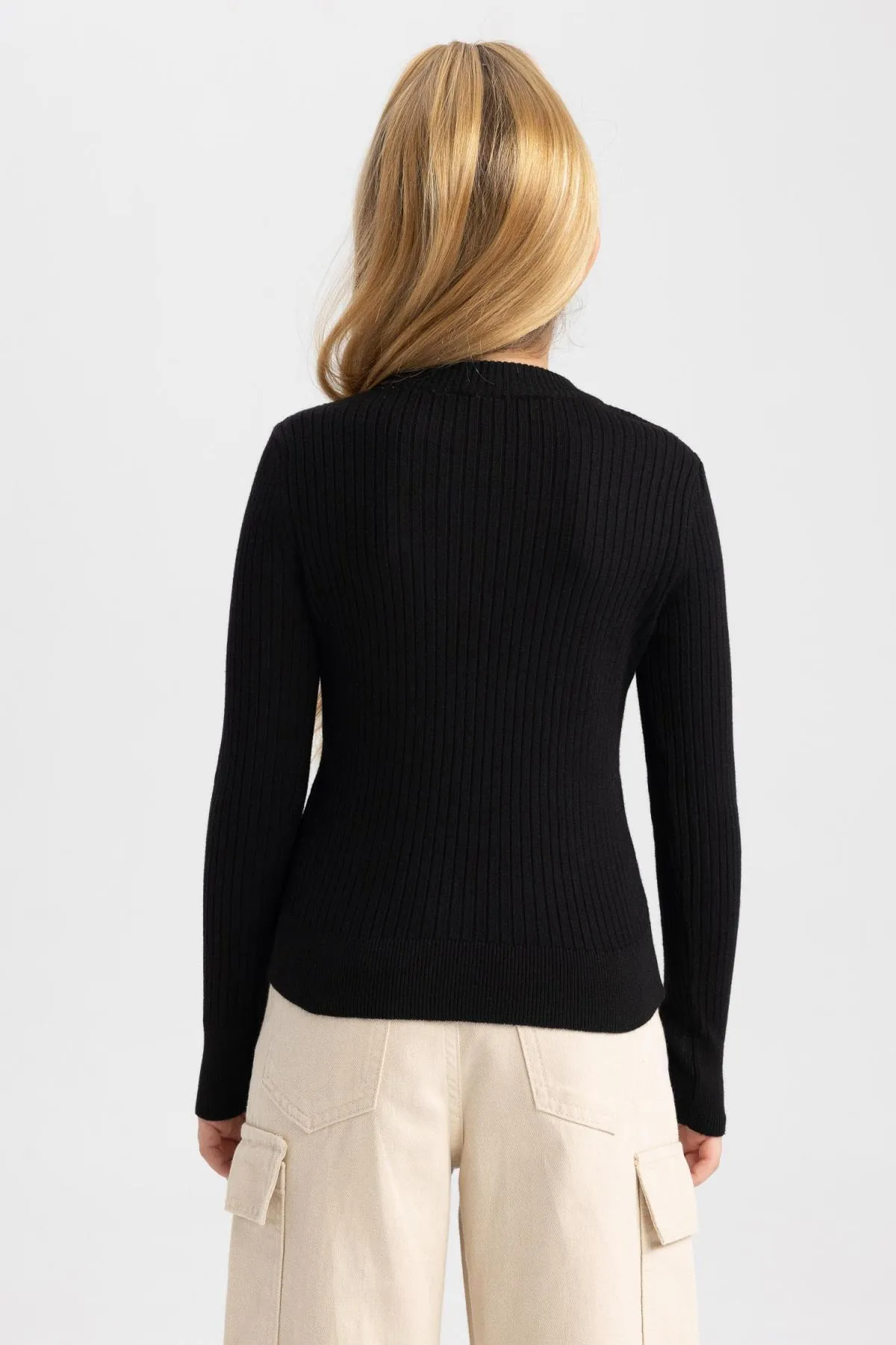 DeFacto  Mädchenpullover mit normaler Passform und Rundhalsausschnitt