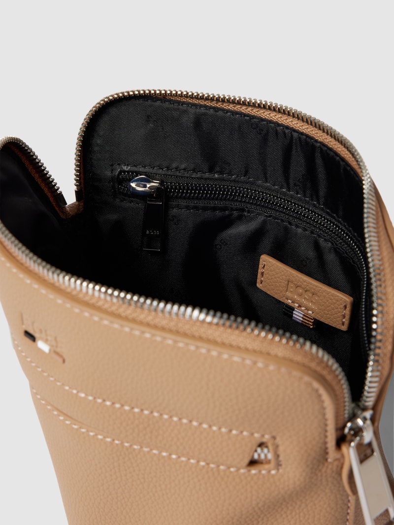 Umhängetasche mit Label-Details Modell 'Ray' in beige