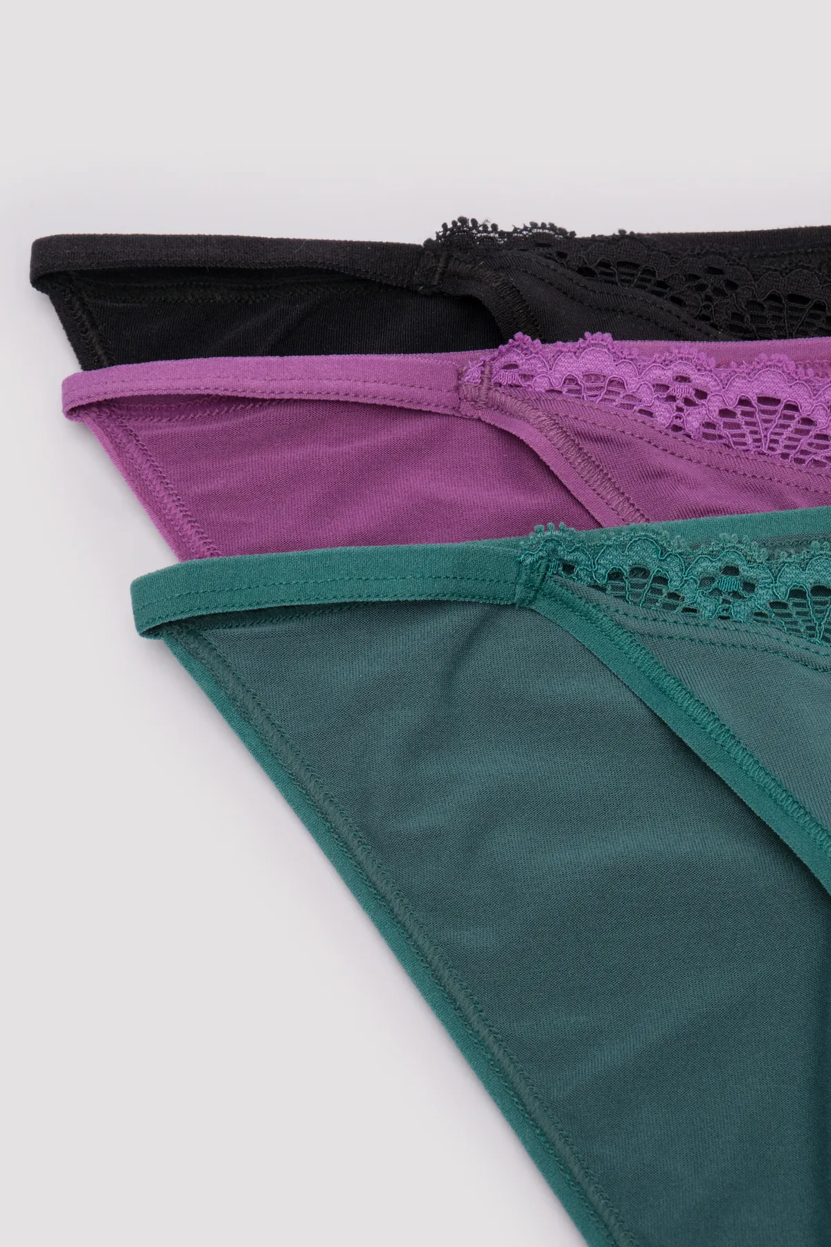 Penti  3-teiliger Slip mit Mikrospitzendetail