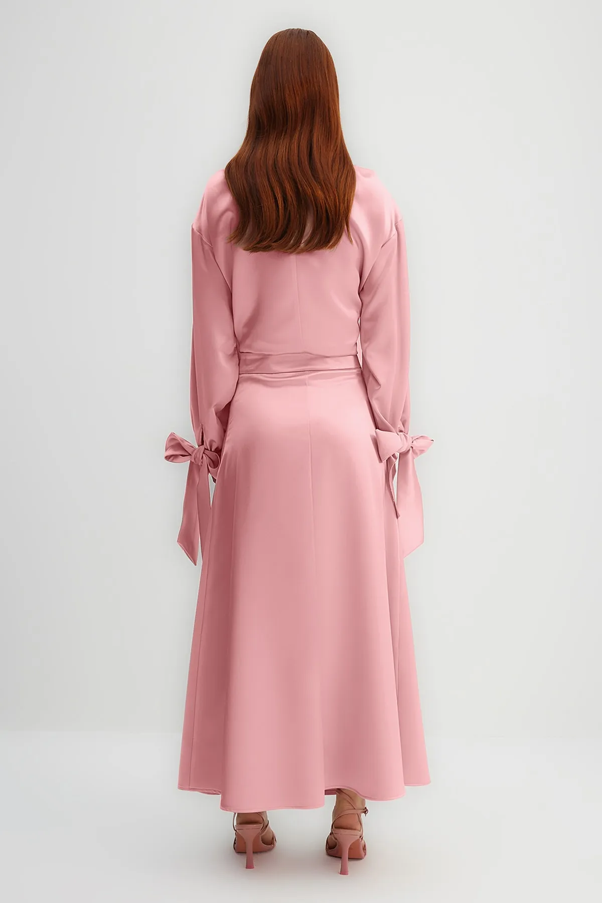 Trendyol Modest  X Kevser Sarıoglu A-Linien-Rock aus Satingewebe mit getrockneten Rosen TCLSS23EE00004