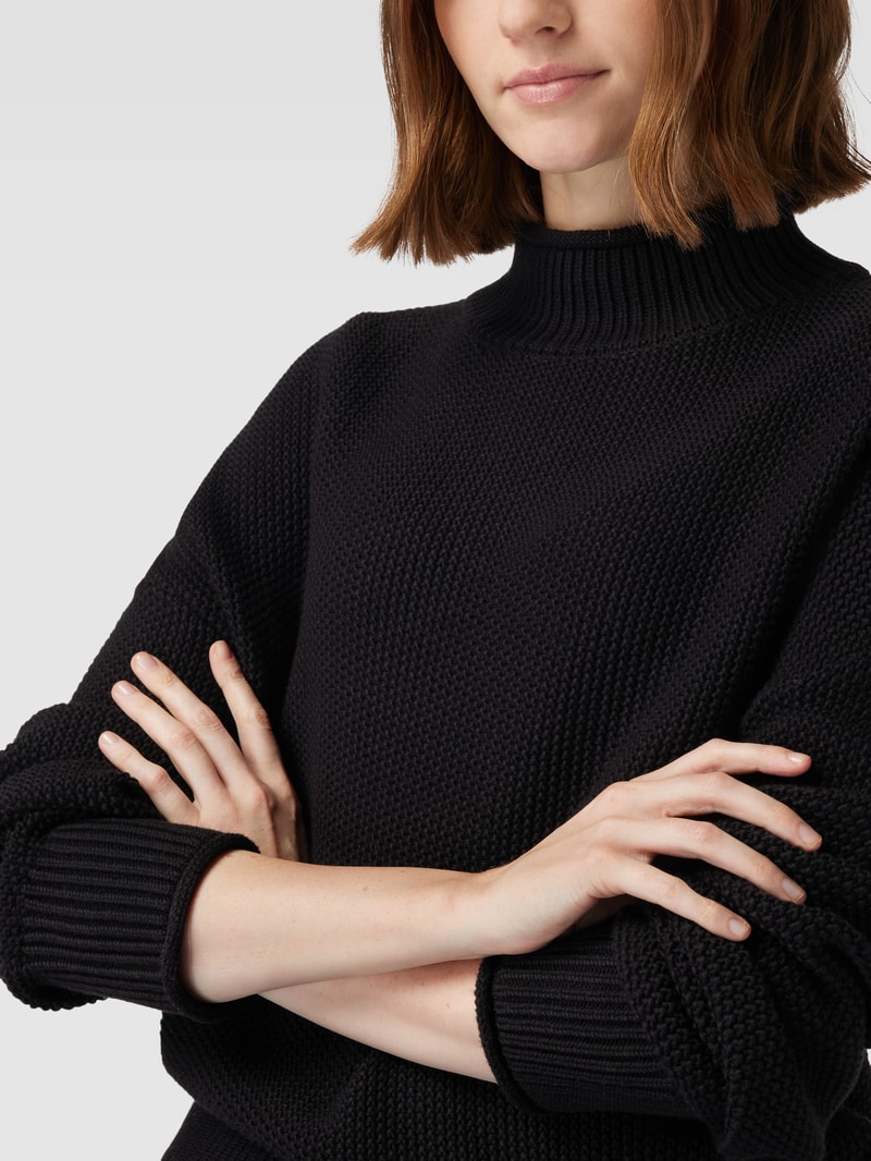 Strickpullover mit Stehkragen in schwarz