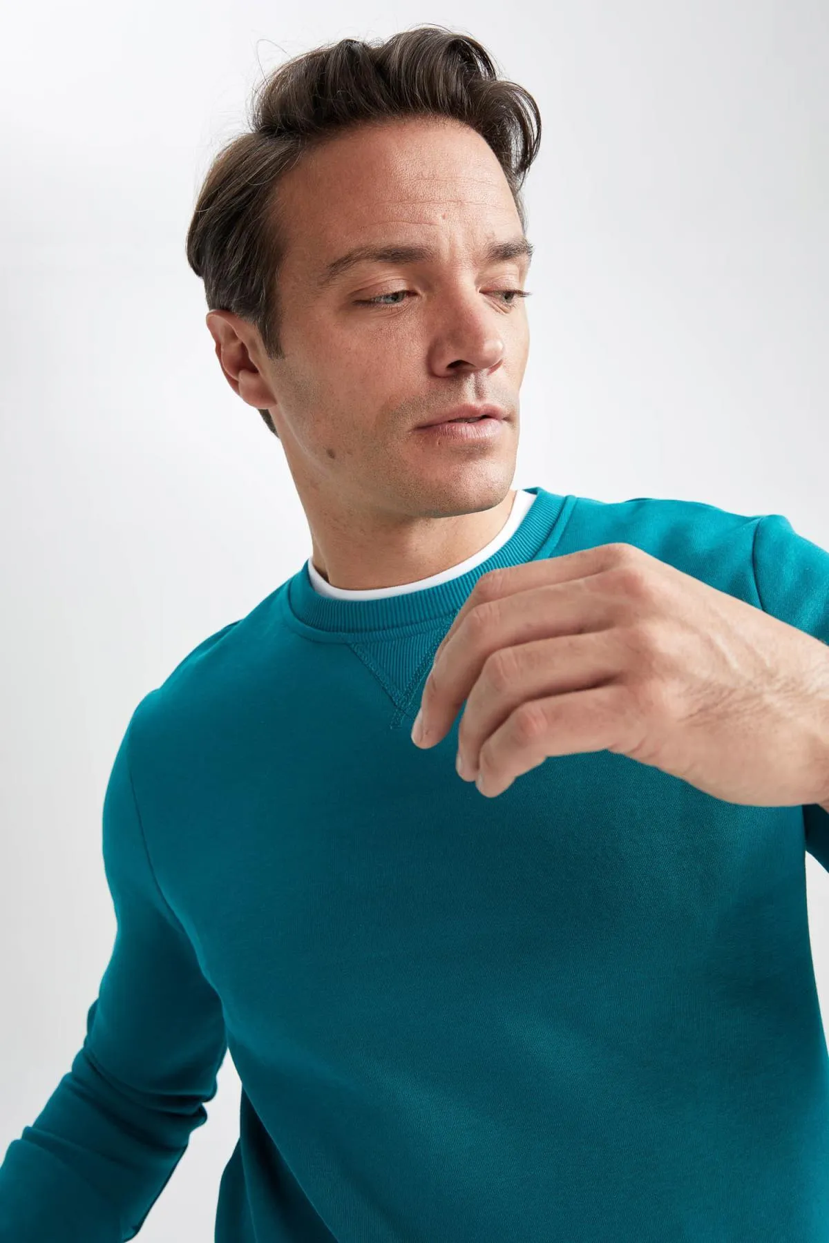 DeFacto  Basic-Sweatshirt aus Baumwolle mit normaler Passform und Rundhalsausschnitt