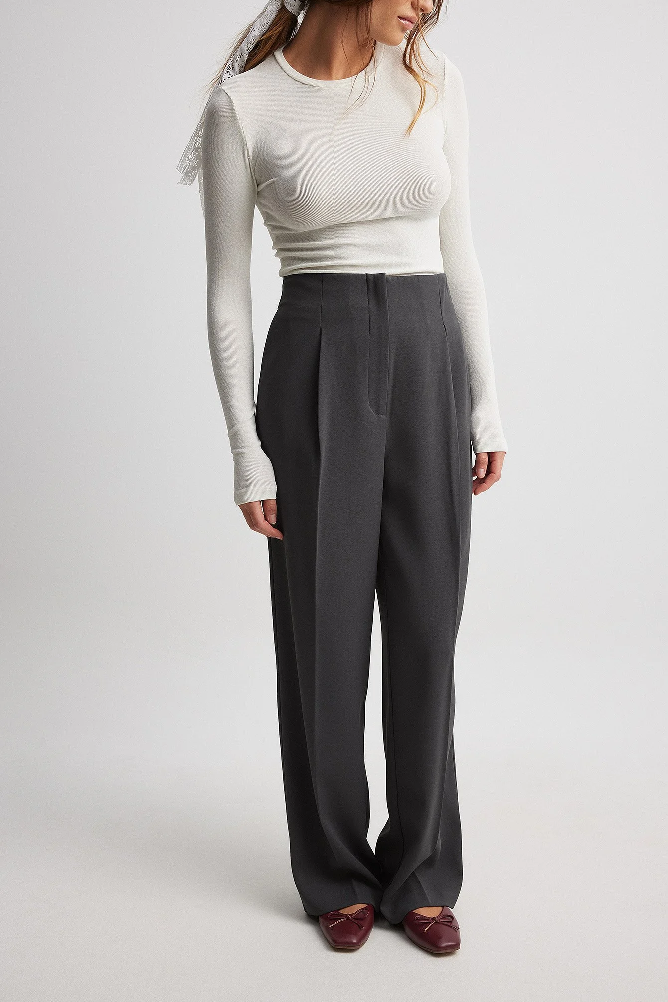 Weite Anzughose mit hoher Taille, ohne Bund