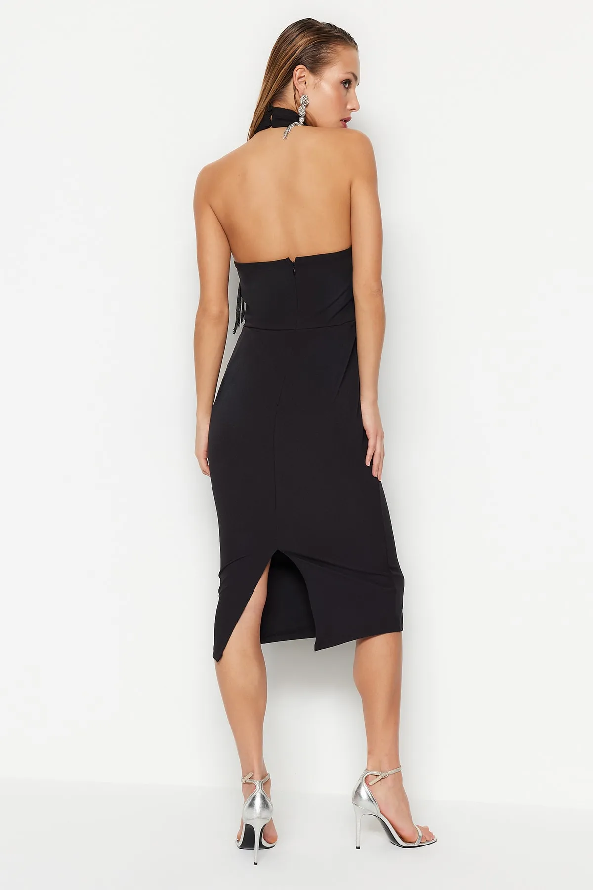 Trendyol Collection  Schwarzes Abendkleid mit Quasten und Details TPRSS23EL00091