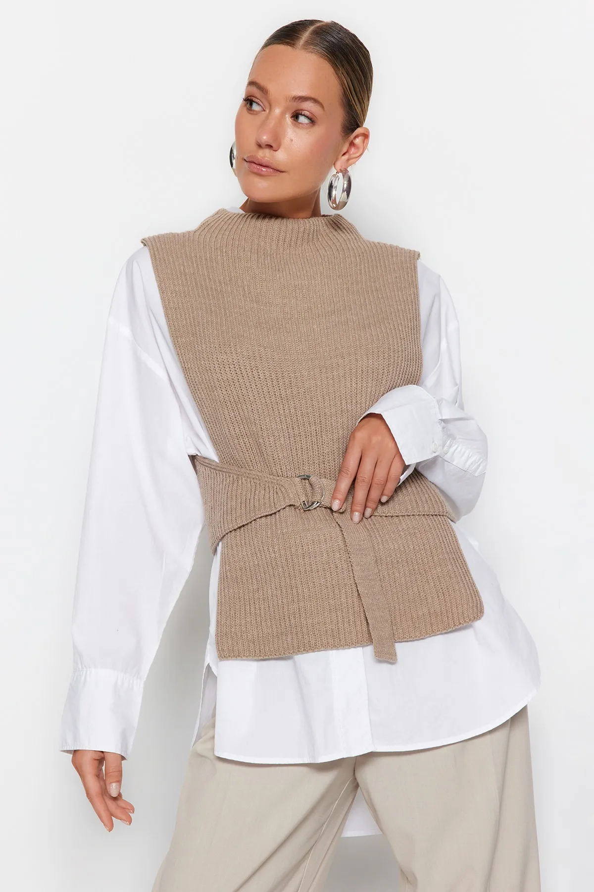 Trendyol Collection  Strickweste - Braun - Regular Fit
