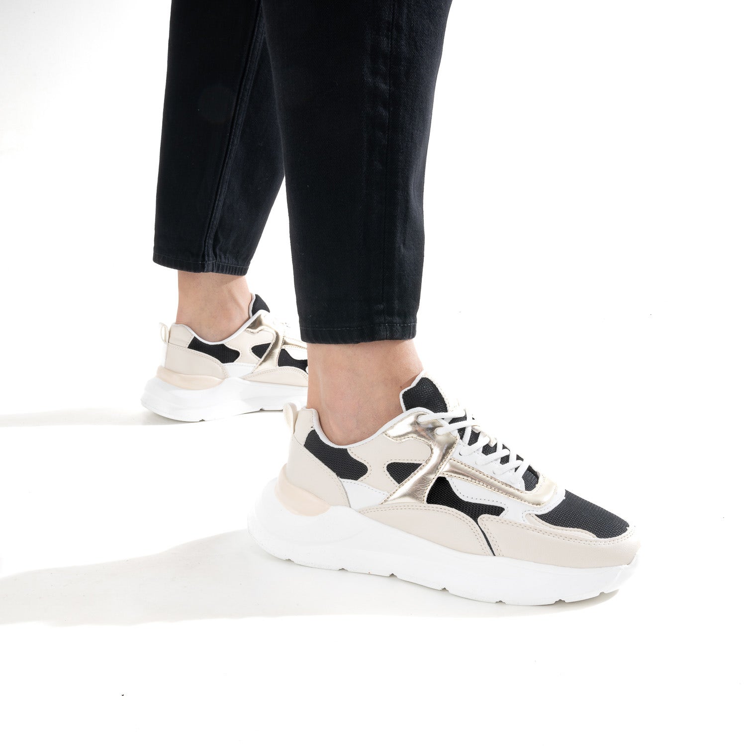 Tennis TEXTO noire, beige, blanche et dorée