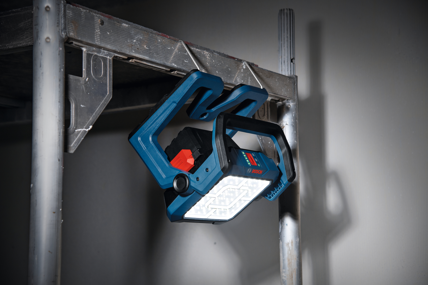 Bosch Blue 06019P5100 GLI18V-5000 Langaton rakennusvalaisin ilman akkua ja laturia laatikossa