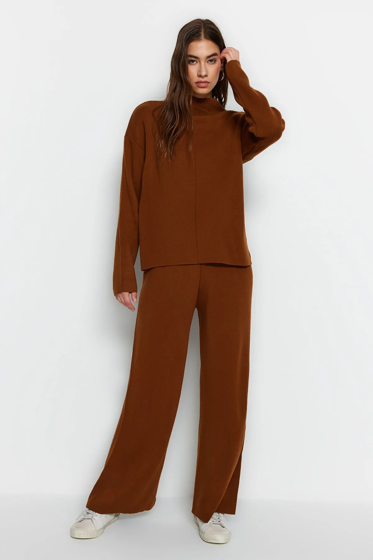 Trendyol Collection  Braunes Strickoberteil- und -unterteil-Set mit normaler Hose TWOAW21AU0060