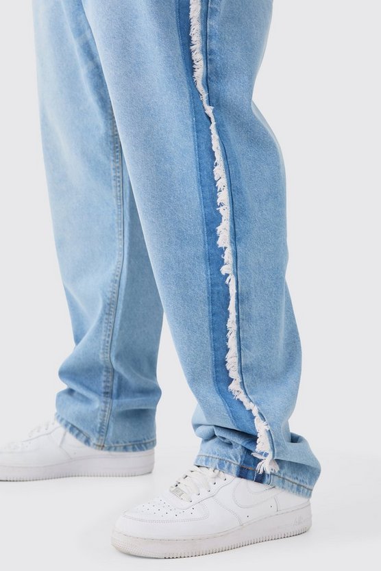 Plus gerade Jeans mit ausgefranstem Saum