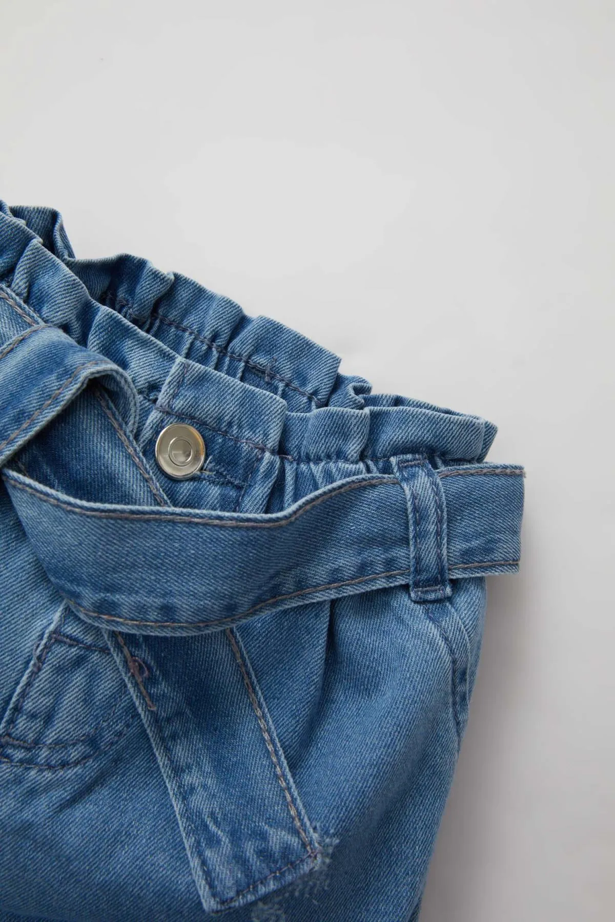 DeFacto  Baby-Mädchen-Jeans mit geradem Bein A7838a524sp