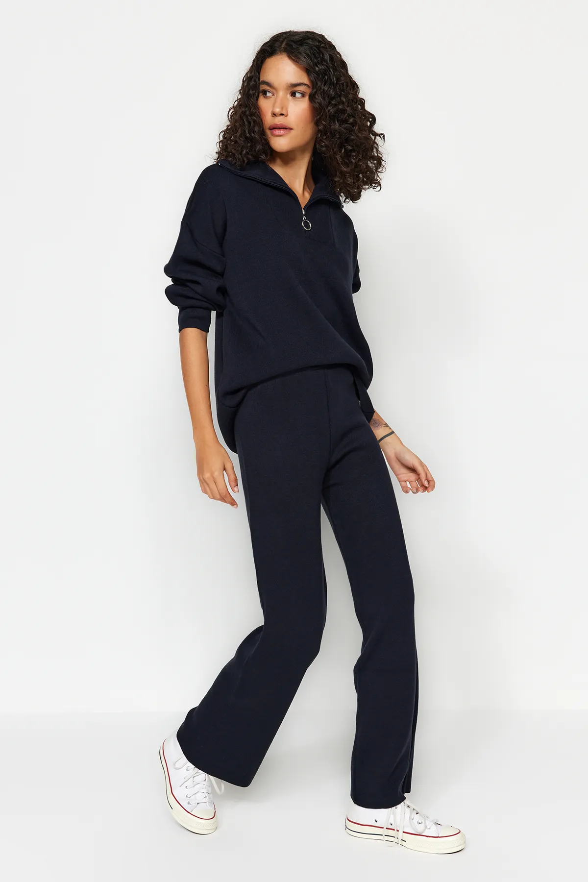 Trendyol Collection  Marineblaues Strickoberteil und -unterteil im weiten Schnitt TWOAW24AU00026