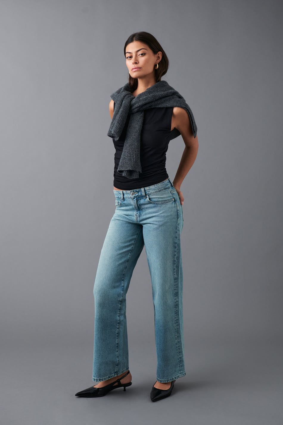 Low wide jeans