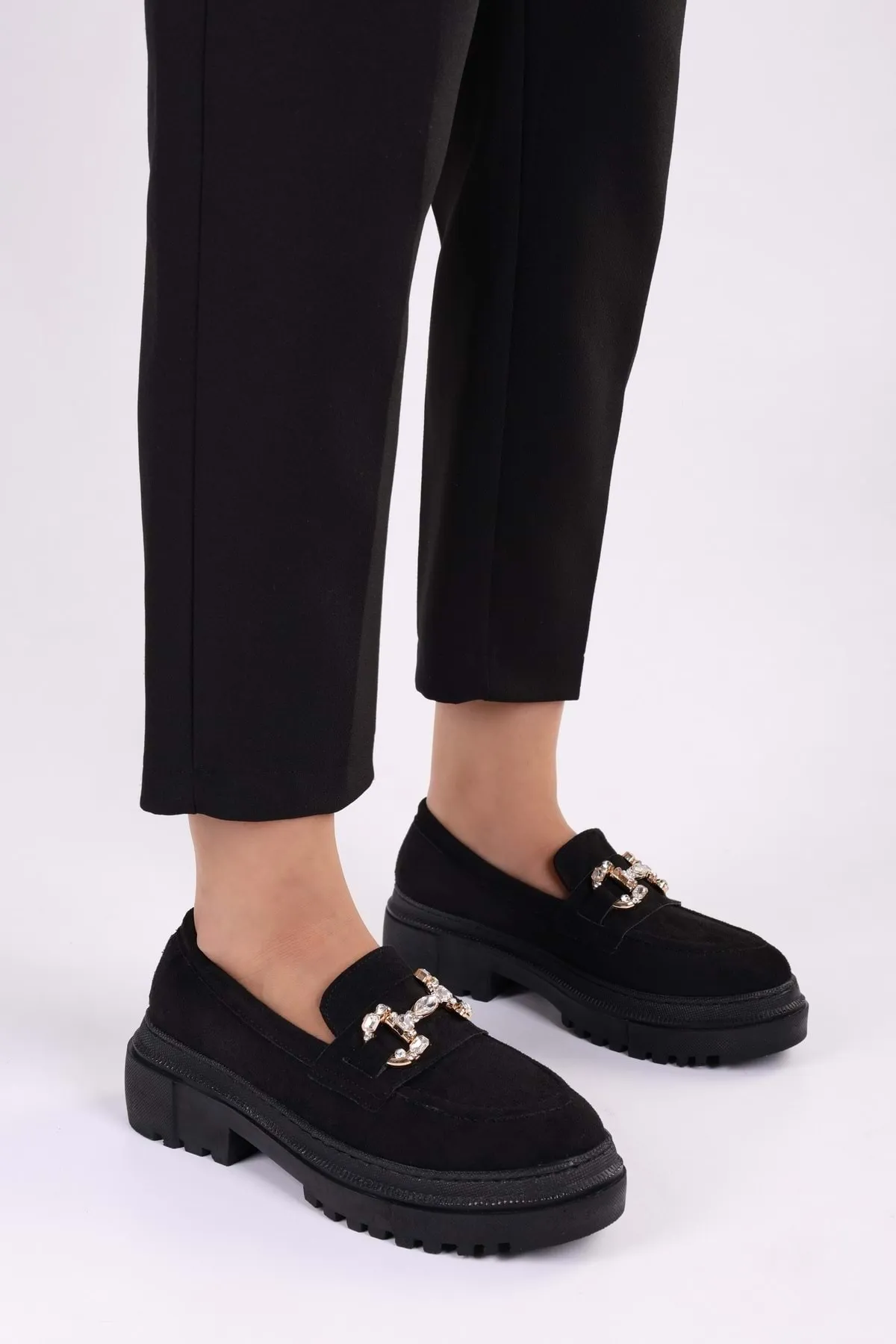 Shoeberry  Damen-Loafer Lucie aus schwarzem Wildleder mit Steinschnalle