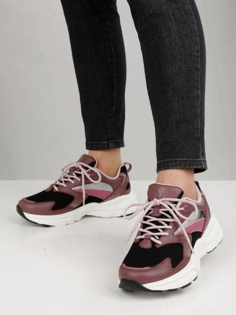 Sneaker in sportiver Optik
