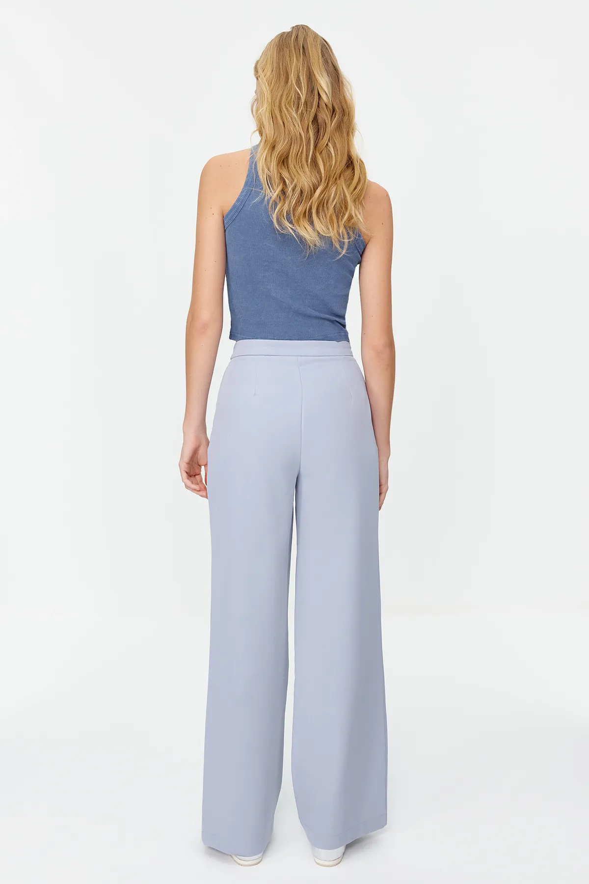 Trendyol Collection  Hellblaue Hose mit weitem Bein TWOAW22PL0139