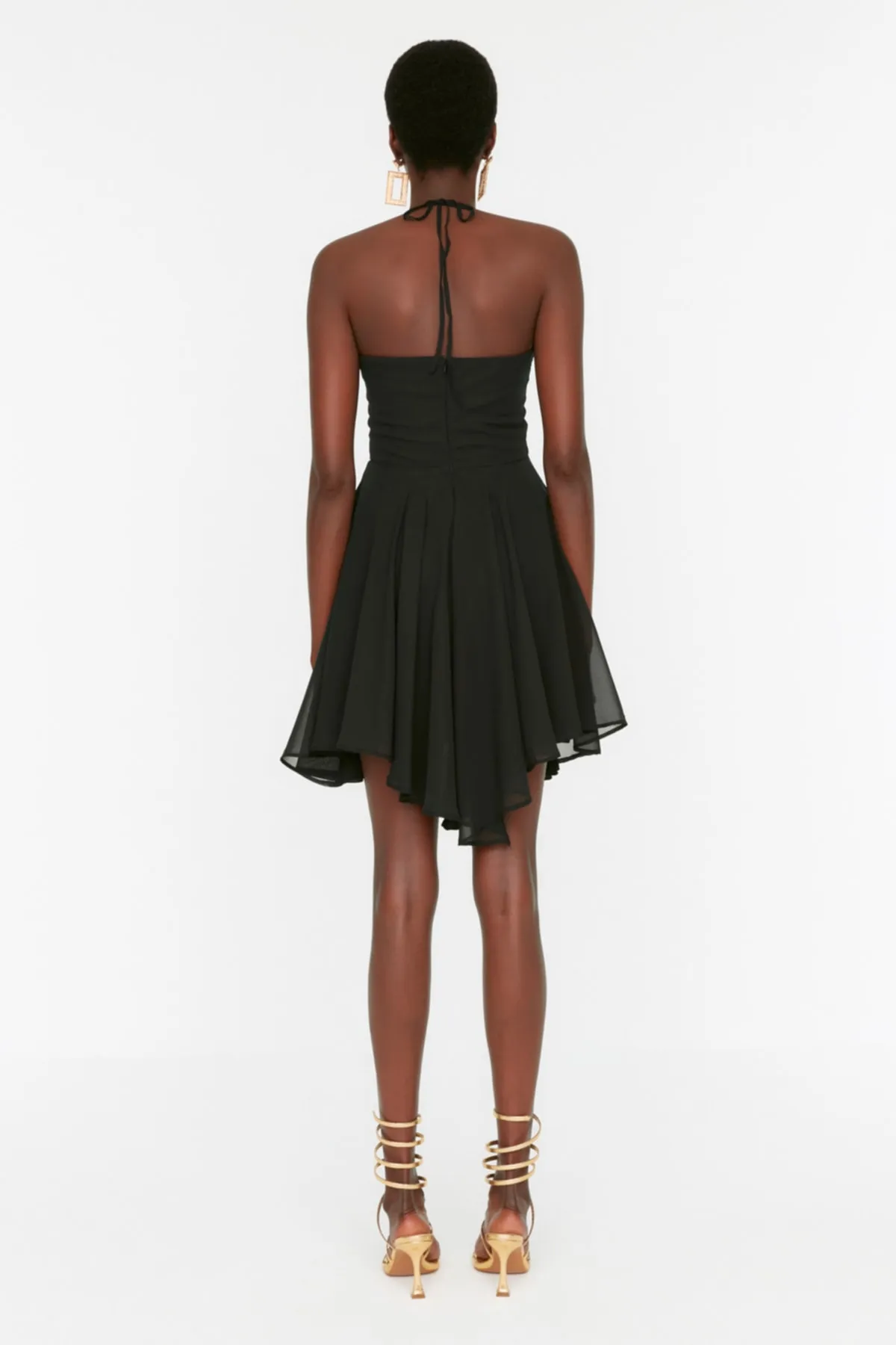 Trendyol Collection  Elegantes Abendkleid aus schwarzem Chiffon mit Trägern TPRSS22EL1313