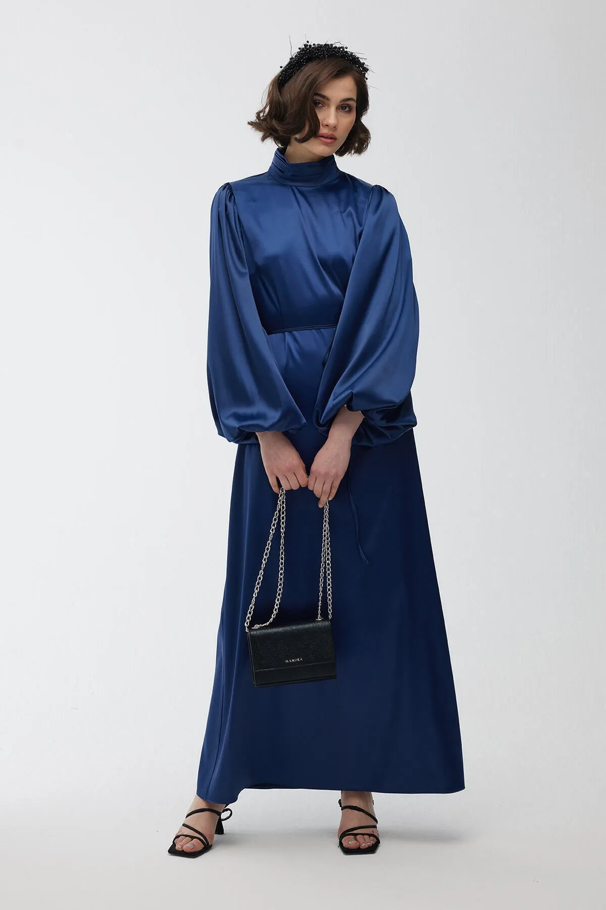 Manuka  ABENDKLEID AUS SATIN MIT BALLONÄRMELN MARINEBLAU