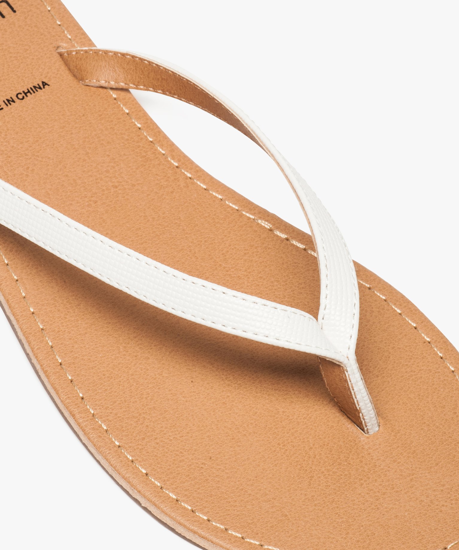 Tongs femme à petit talon plat et lanières fines blanc | GEMO