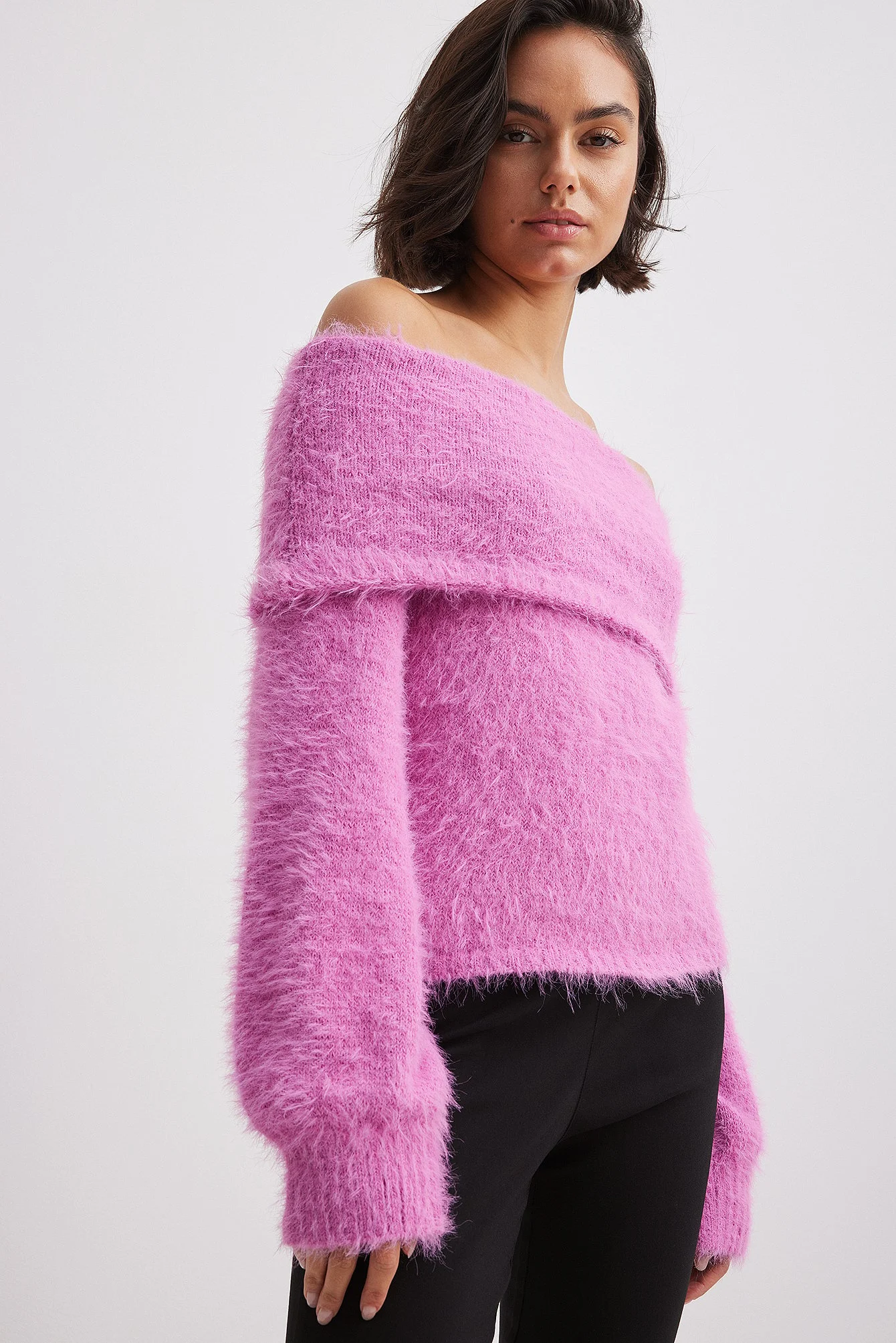 Schulterfreier Strickpullover mit Faltdetail