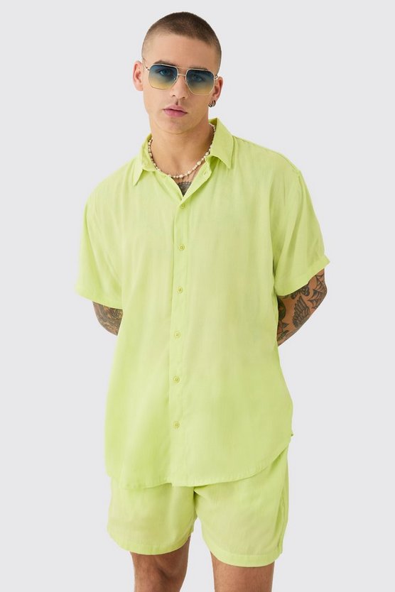 Kurzärmliges Oversize Hemd und Shorts
